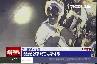 客運撞雙載機車　正妹腳卡底盤哭喊痛