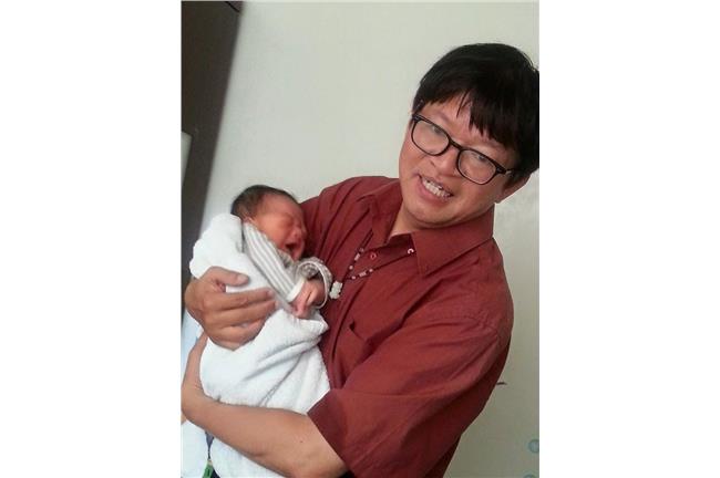 53處男生子？湯尼陳老師有小孩了！