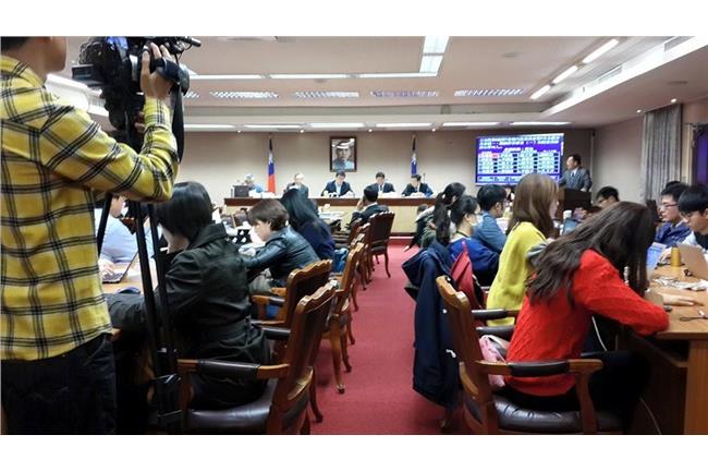 公投法修正案審查　陳為廷不滿抗議