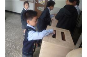 投票／flickr－張 老師
https://www.flickr.com/photos/cjps102/10869951094/in/photolist-6UMX5j-6UDcH6-eTezMe-7cGkCy-dEU92z-7f4e5M-djheFT-ozLjXN-7dfXs2-agT8pz-pekquo-bdCHEr-dkBZPi-f3GcbS-oMJtf6-fnQonY-fnA9YX-drCmae-hywE8Z-hyynMM-hyyntF-hywKEb-hywDox-hywCFR-hywLFj-hyxkKU-hyxjU5-prapZ5-q6Hh62-proQXV-qngwAc-hyymQr-hyxncb-hyyjLX-8hynrU-6SnvTp-7bmLHX-4zsWZp-awgVjc-fdtc7i-6TRPYt-5z2exz-fBkZWs-7ArJUL-7ArJTA-7ArJRE-7AnZf6-7ArJMu-5FYKaV-6Y4Mmr