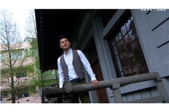 姚淳耀化身文青美少年　走訪博物館