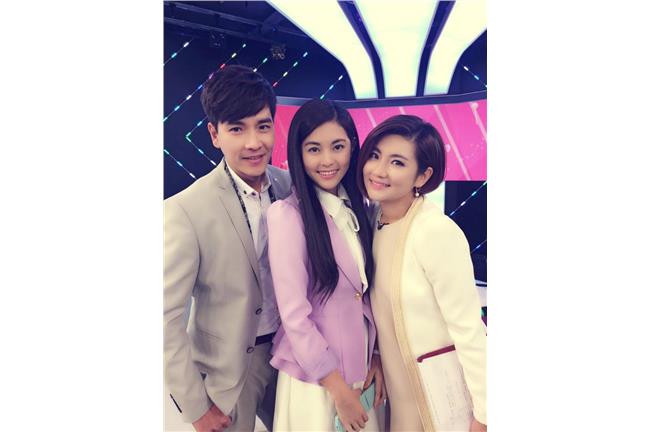 Selina見妹妹　竟變粉絲要簽名