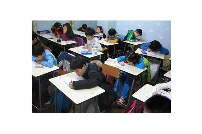 教長踹共！本土社團抗議刪228事件