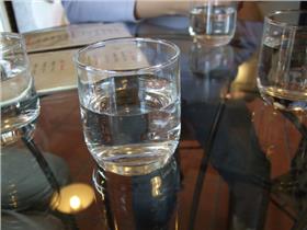 水、水杯、飲用水-flickr-https://www.flickr.com/photos/kalaok/2304630120/in/photostream/