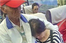 台鐵,老夫妻（圖取自臉書）