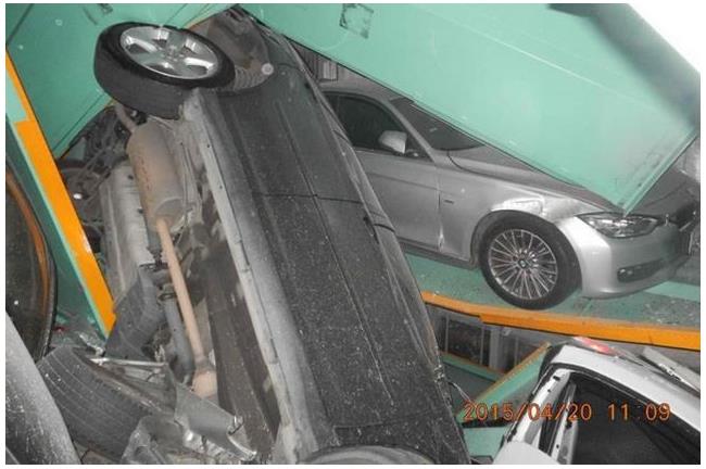 地震！松江路停車塔多輛車掉落