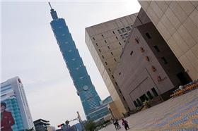 台北101／flickr－Antonio Tajuelo

https://www.flickr.com/photos/antoniotajuelo/11468123373/in/photolist-itp8x4-itoUob-itone5-itovs9-itojwx-itoupY-itoSCC-itp5yt-itoRTb-itoRJU-itosWC-itp4kM-itp3ZX-itoPQ3-itofb8-itopTy-itodPa-itocyp-itoYgP-itobjk-itomnL-itoaU2-itoWKc-itoWcZ-ito9H4-itojZf-itoGBq-itoio9-itoEA1-itoSz8-itogz9-ito5Ck-ito5i2-itof6Y-itoQhn-itoPMK-itodQ1-itoAmQ-ito1wz-itoyPS-itoyhu-itnYu8-itoa4J-itnXZv-itowsh-itnWKg-ito7GQ-itoGMT-ito6pj-itosPL