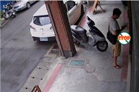 小便男-臉書影片截圖https://www.facebook.com/1721962145/videos/10200509636139709/?permPage=1