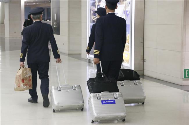乘客抱怨！川航遲飛4小時原因是…