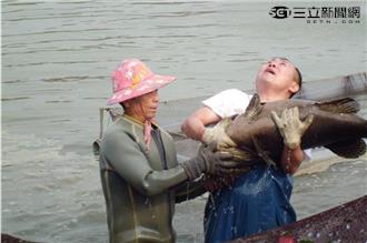 志偉、曉菁在高雄捕撈千斤「鑽石」？