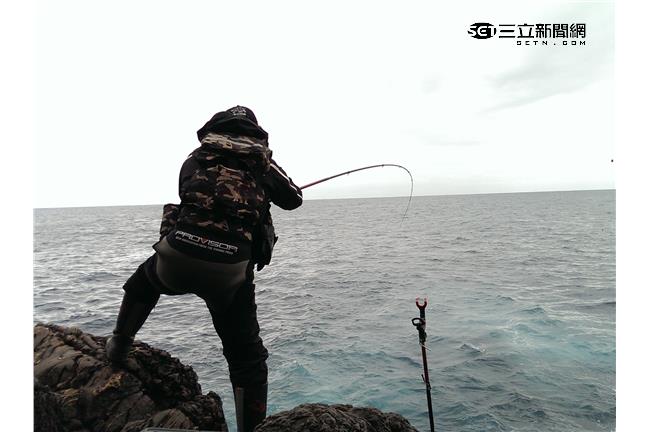巨大馬加現蹤　沈老爺帶隊力克巨物