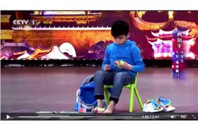 魔術方塊神童
翻攝臉書La Chine
https://www.facebook.com/chine.chinois/videos/10153236801220127/