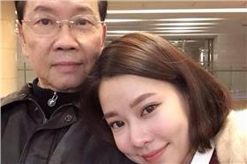 楊又穎和父親合照／彭作奎臉書