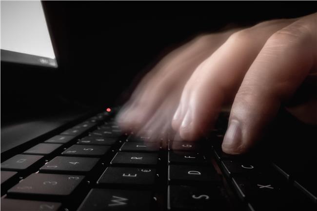 韓星自裁遺恨　政府推「網路實名制」