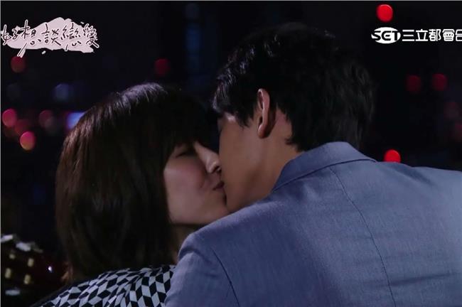 陳乃榮背後環抱李維維　深吻好害羞喔
