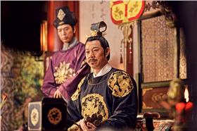 霸氣「李世民」張豐毅八塊腹肌驚艷觀眾　網友讚：難怪能應付後宮　圖／中天提供