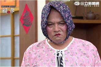 王豪男扮女裝　紅唇黑痣拎水桶超逗趣