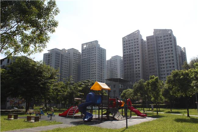 扯！合宜住宅蓋一半才發現蓋錯了