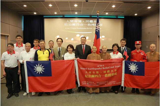 民團組4合1救援隊　即刻搶救尼泊爾