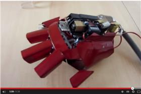 鋼鐵人手套截圖1
圖片來源：https://www.youtube.com/watch?v=-CC5jz0qOBo