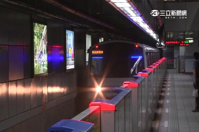 捷運板南線昨過站不停　通勤族超錯愕