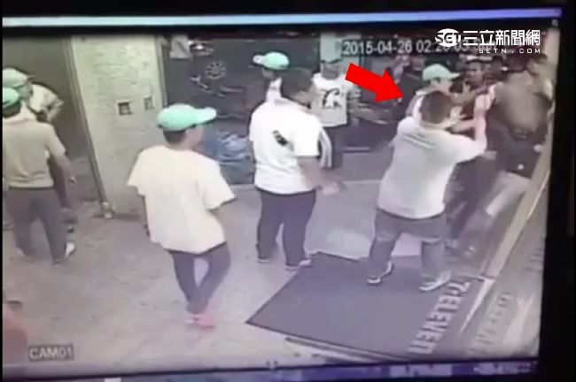 遶境搶轎變圍毆！爆警動粗打瘦弱少年