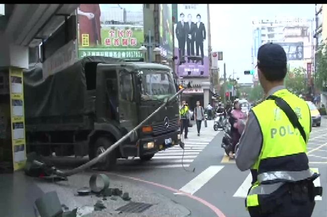 小心內輪差！軍卡宜北皆傳交通事故
