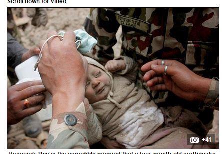 尼泊爾強震　男嬰受困22小時生還
