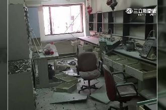 圖／中興大學實驗室氣爆牆裂門炸開