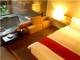 房間翻攝flickr
https://www.flickr.com/photos/macglee/2504791567/in/photolist-4PprWs-4PpLzw-dGhVJF-dGomou-dGomcj-dGhVhP-dGhVaM-dGokPQ-dGokHQ-dGoktE-dGhUiZ-dGojVj-dGojMW-dGojDj-dGhTLe-c9hNrA-c9hNco-c9hMPo-4PpZPs-ogQojz-ac5aNB-gnkUwn-4PkHgv-pUzSn6-9VtAE6-o4475R-bLzM2p-bLzLXH-5zMw1W-q3YWrb-a27gn1-a24oFz-jvDb2A-oHac7j-dkb1pU-7g3jNq-oy7it1-7KnvMC-9M97Hf-qDheaM-9GPaHS-9GPaE1-9GLhF6-oHabY3-zMrFs-a8CqQi-a8CqJH-bffjqc-oZonen-adBJA7