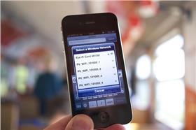 手機上網／flickr－Kārlis Dambrāns
https://www.flickr.com/photos/janitors/9622291530/in/photolist-fEhL37-fEhHMy-dTHQiS-6PMgzb-cDDTz-fE18VX-dY3Zz-f8qBU-aKNeJt-5cJGFo-8okXNP-9RY2Xg-79aouw-dTDgjk-5xtWw-ev6Ld-7iMtT9-fhctx-6Uwa47-CdePc-d6pQP-eX4Bu-bpRYZ-7YoFft-7VTi4s-ceK1J-bT2p5c-7Lzdj3-feUzs-fKMqA-dNZPM-c2JRK-b52QA-o7cpK9-cfL63-fL3Fw-fMjet-c3V9N-fM5ab-e7v4i-4uGXUg-dErdoW-4KoFx7-cLg6q-dNeLD-cL8sY-bx7cD-eoog2-cQTrD-812Jvx