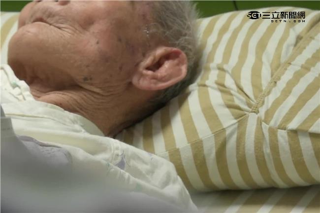獨／印傭打老人　拿頭髮下咒「蓋魂」
