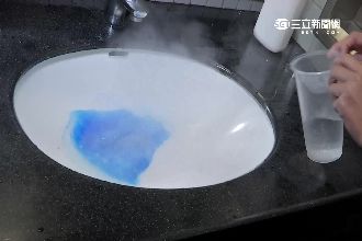 千萬別這樣通水管！強鹼噴濺恐灼傷
