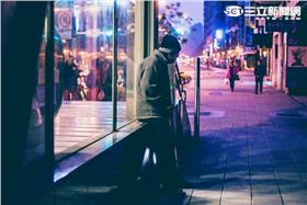 壓力,孤單,老人,國債,欠錢, (林敬旻攝)