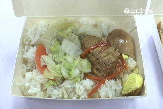 青菜豆腐加蛋…苗栗又見寒酸營養午餐
