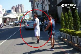 鎖喉痛毆救護車司機　打人的又是他！