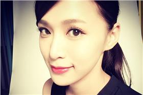 王思平（王思平臉書
https://www.facebook.com/jennawang525/photos/pb.10150101221235367.-2207520000.1431310825./10155419727335367/?type=3&theater