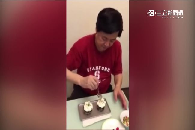 翻轉藍委！費鴻泰做杯子蛋糕賣萌