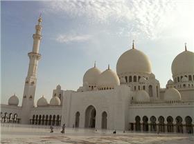 阿布達比-flickr-Tim Katschker-https://www.flickr.com/photos/tkatschker/5324161275/