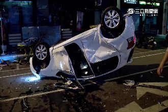 毒蟲躲警上演玩命關頭　女友狠甩車外