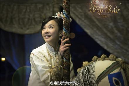 陳意涵穿越當若曦　坐旋轉木馬好潮喔