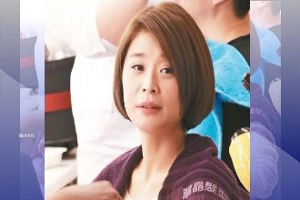 離婚後首露面！李燕短髮復出拍新戲
