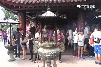 土地公護將？紫南宮擴建挖到千隻蛇