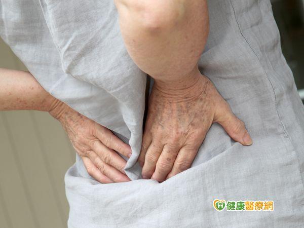 她經常腰痠背痛，就醫驚覺自己罹患…