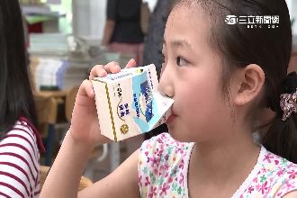 免費牛奶太燒錢？柯文哲研議改吃鈣片