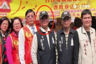 囂張里長大有來頭　當選白狼送賀匾