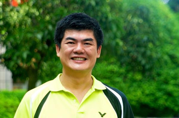 議會全武行受傷　屏議員淋汽油抗議