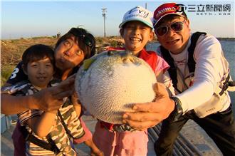 大小朋友齊釣魚　發現海洋新奇蹟