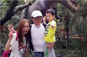 馬景濤（中）驚傳已與吳佳尼（左）離婚。（翻攝自吳佳尼微博）