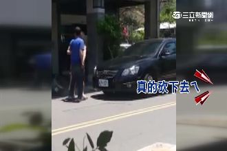 少年仔火氣很大！臨停買碗粿竟怒打人